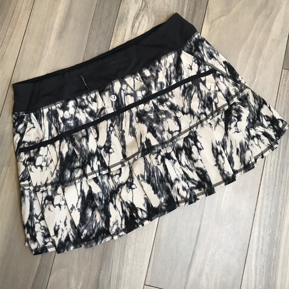 Lululemon 10 Tall Pace Setter Skirt Black Marbled
